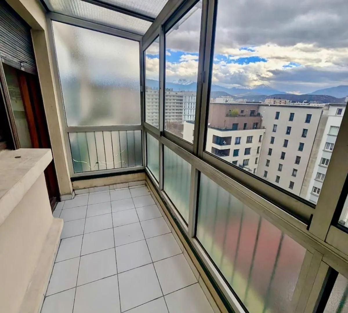 Spacious 80M2 Apartment - 8Th Floor, Free Parking, Sleeps 5 Grenoble
